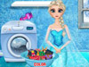 Эльза стирает одежду